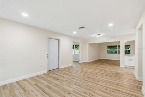 Casa en venta en Saint Petersburg, Florida, 3 dormitorios, 137.87 m2 № 2208830 - foto 8
