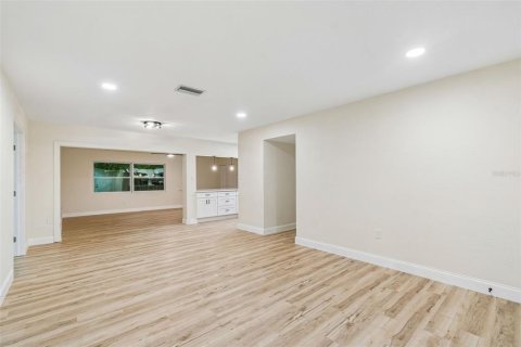 Casa en venta en Saint Petersburg, Florida, 3 dormitorios, 137.87 m2 № 2208830 - foto 6