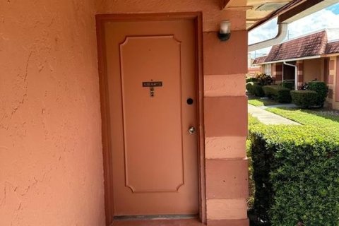 Купить кондоминиум в Орландо, Флорида 3 комнаты, 65.22м2, № 1407856 - фото 1