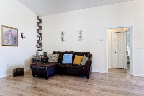 House in Davenport, Florida 3 bedrooms, 139.54 sq.m. № 2097641 - photo 16