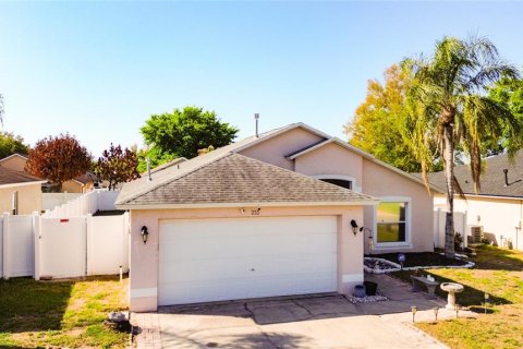 House in Davenport, Florida 3 bedrooms, 139.54 sq.m. № 2097641