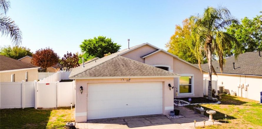 House in Davenport, Florida 3 bedrooms, 139.54 sq.m. № 2097641