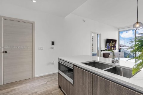 Condo in Miami, Florida, 1 bedroom № 1969310 - photo 10