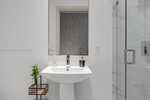 Condo in Miami, Florida, 1 bedroom № 1969310 - photo 11