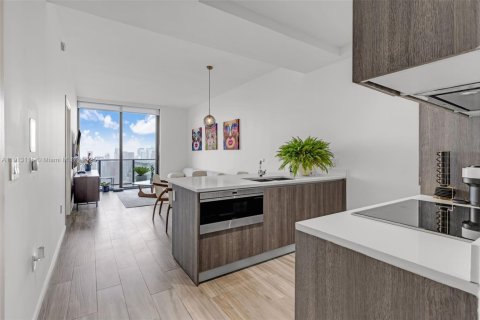 Condo in Miami, Florida, 1 bedroom № 1969310 - photo 2