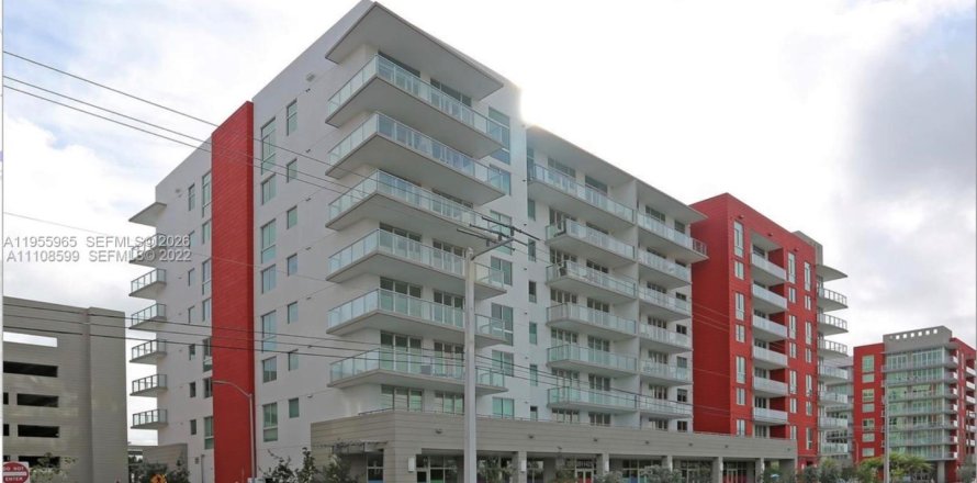 Кондоминиум с 3 спальнями в Дорал, Флорида № 2011396