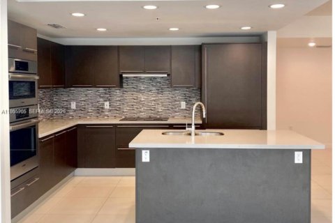 Купить кондоминиум в Дорал, Флорида 3 спальни, 140.65м2, № 2011396 - фото 3