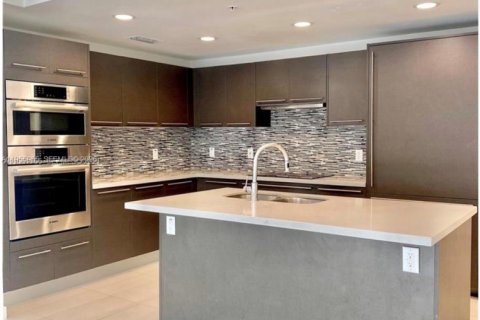 Купить кондоминиум в Дорал, Флорида 3 спальни, 140.65м2, № 2011396 - фото 2