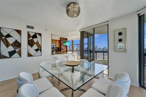 Condo in Aventura, Florida, 3 bedrooms  № 2007601 - photo 8
