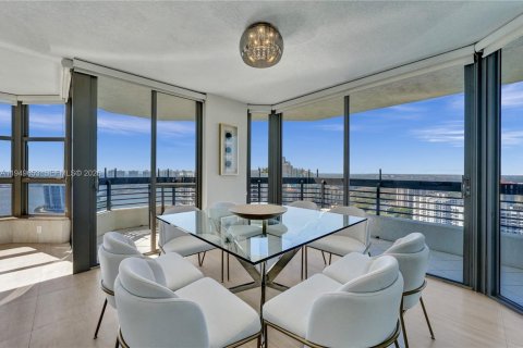 Condo in Aventura, Florida, 3 bedrooms  № 2007601 - photo 7