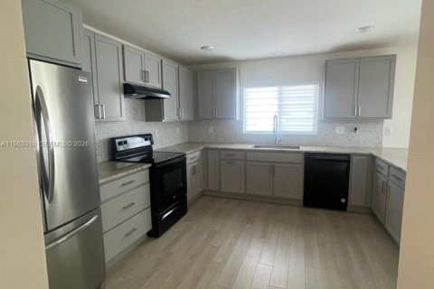 House in Davenport, Florida 4 bedrooms, 267.65 sq.m. № 2025822 - photo 28