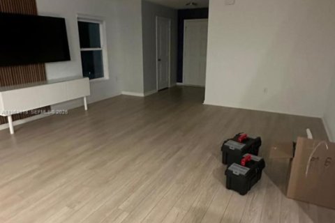 House in Davenport, Florida 4 bedrooms, 267.65 sq.m. № 2025822 - photo 18