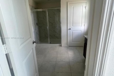 House in Davenport, Florida 4 bedrooms, 267.65 sq.m. № 2025822 - photo 24