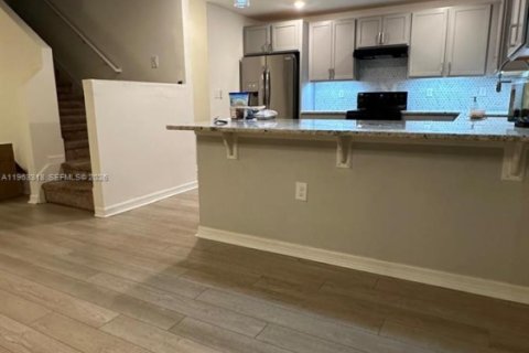 House in Davenport, Florida 4 bedrooms, 267.65 sq.m. № 2025822 - photo 16