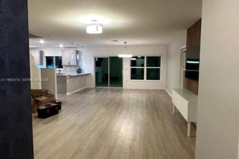 House in Davenport, Florida 4 bedrooms, 267.65 sq.m. № 2025822 - photo 17