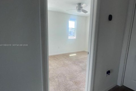 House in Davenport, Florida 4 bedrooms, 267.65 sq.m. № 2025822 - photo 23