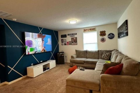 House in Davenport, Florida 4 bedrooms, 267.65 sq.m. № 2025822 - photo 7