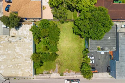 Commercial property in Miami, Florida № 1839115 - photo 1