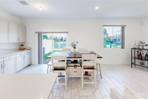 Touwnhouse à vendre à Homestead, Floride: 4 chambres, 163.23 m2 № 1969500 - photo 12