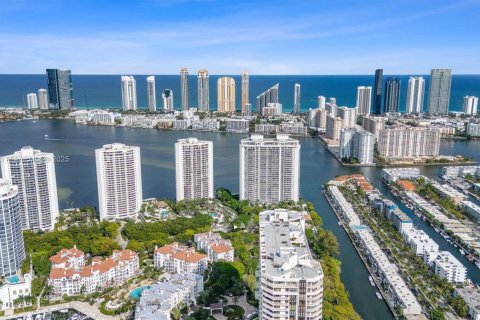 Condominio en alquiler en Aventura, Florida, 3 dormitorios, 281.49 m2 № 1739672 - foto 9