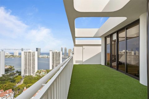 Condominio en alquiler en Aventura, Florida, 3 dormitorios, 281.49 m2 № 1739672 - foto 1