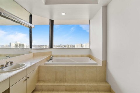 Condominio en alquiler en Aventura, Florida, 3 dormitorios, 281.49 m2 № 1739672 - foto 27