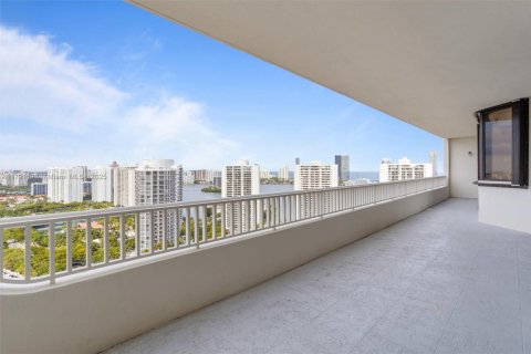 Condominio en alquiler en Aventura, Florida, 3 dormitorios, 281.49 m2 № 1739672 - foto 5