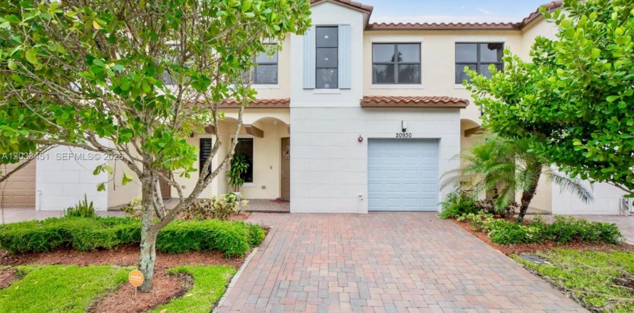 Adosado en Pembroke Pines, Florida 3 dormitorios, 150.22 m2 № 2078000