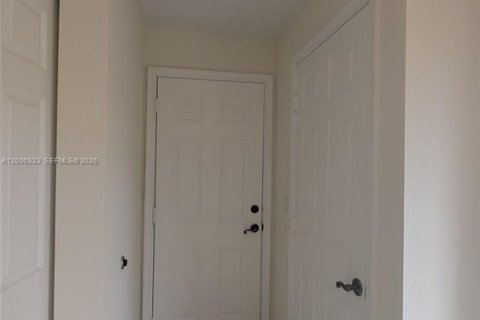 Townhouse in Tamarac, Florida 3 bedrooms, 144.46 sq.m. № 2065159 - photo 28