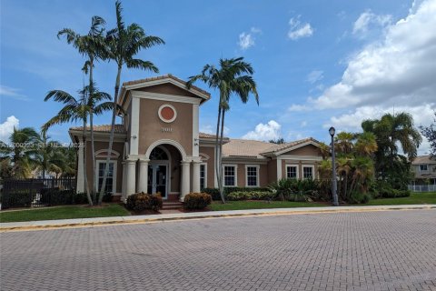 Townhouse in Tamarac, Florida 3 bedrooms, 144.46 sq.m. № 2065159 - photo 4