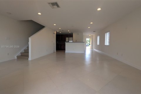 Townhouse in Tamarac, Florida 3 bedrooms, 144.46 sq.m. № 2065159 - photo 19