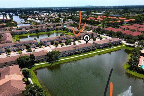 Townhouse in Tamarac, Florida 3 bedrooms, 144.46 sq.m. № 2065159 - photo 30