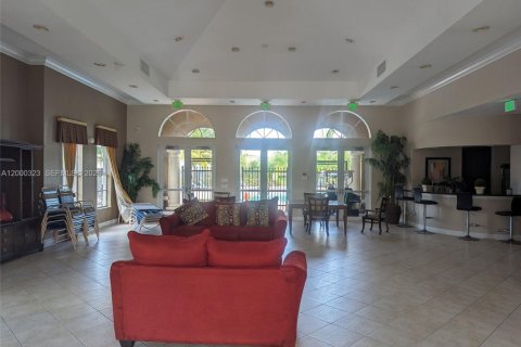 Townhouse in Tamarac, Florida 3 bedrooms, 144.46 sq.m. № 2065159 - photo 5