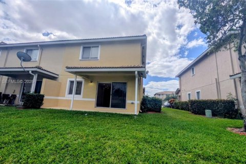 Townhouse in Tamarac, Florida 3 bedrooms, 144.46 sq.m. № 2065159 - photo 8
