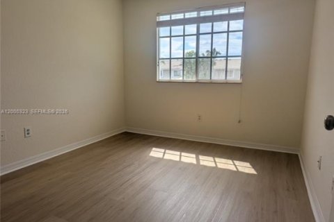 Townhouse in Tamarac, Florida 3 bedrooms, 144.46 sq.m. № 2065159 - photo 25