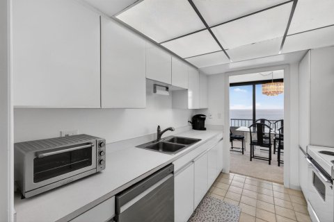 Condo in Riviera Beach, Florida, 2 bedrooms  № 2185513 - photo 15