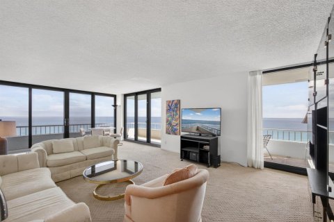 Condo in Riviera Beach, Florida, 2 bedrooms  № 2185513 - photo 2