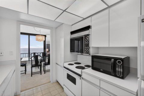 Condo in Riviera Beach, Florida, 2 bedrooms  № 2185513 - photo 12