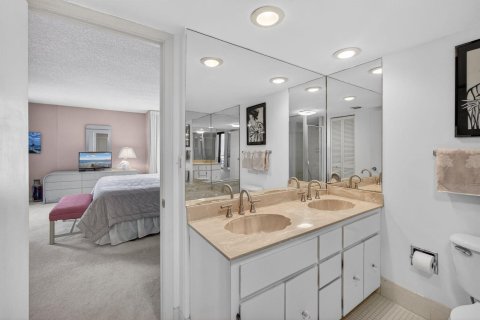 Condo in Riviera Beach, Florida, 2 bedrooms  № 2185513 - photo 22