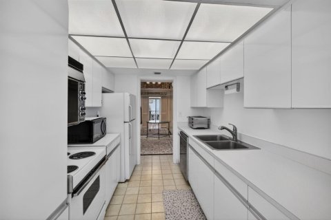 Condo in Riviera Beach, Florida, 2 bedrooms  № 2185513 - photo 14