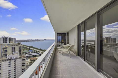 Condo in Riviera Beach, Florida, 2 bedrooms  № 2185513 - photo 29