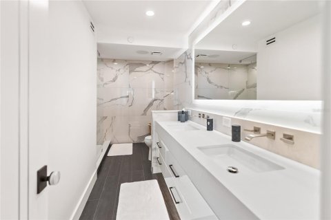 Copropriété à vendre à Sarasota, Floride: 2 chambres, 160.63 m2 № 1524065 - photo 28