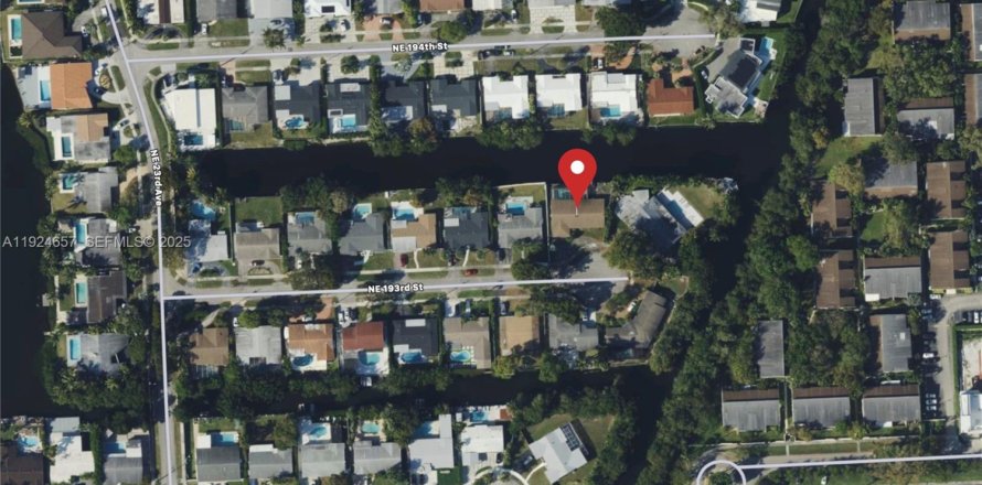 Casa en Miami, Florida 3 dormitorios, 204.2 m2 № 1983671