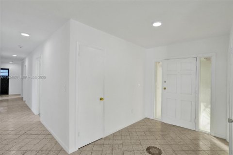 Купить виллу или дом в Майами, Флорида 3 спальни, 204.2м2, № 1983671 - фото 30