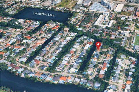 Casa en venta en Miami, Florida, 3 dormitorios, 204.2 m2 № 1983671 - foto 2