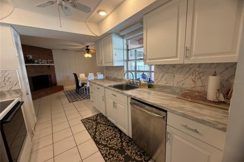 House in Port Orange, Florida 3 bedrooms, 150.04 sq.m. № 2097259 - photo 13
