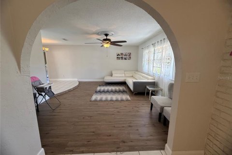 House in Port Orange, Florida 3 bedrooms, 150.04 sq.m. № 2097259 - photo 4