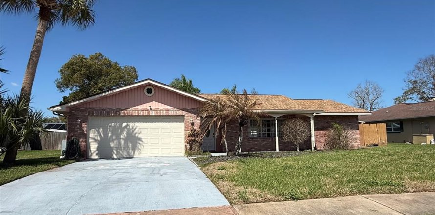 House in Port Orange, Florida 3 bedrooms, 150.04 sq.m. № 2097259