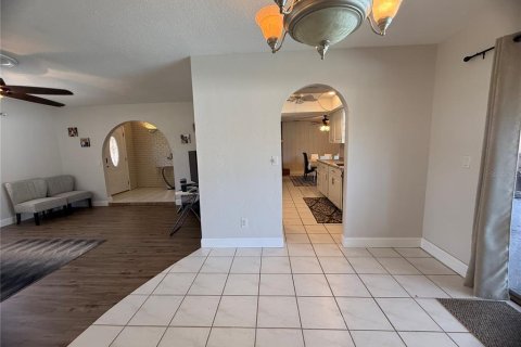 House in Port Orange, Florida 3 bedrooms, 150.04 sq.m. № 2097259 - photo 12