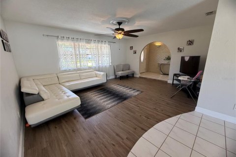 House in Port Orange, Florida 3 bedrooms, 150.04 sq.m. № 2097259 - photo 8